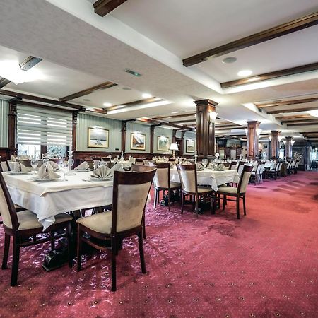 Hotel Dunav Ilok Buitenkant foto