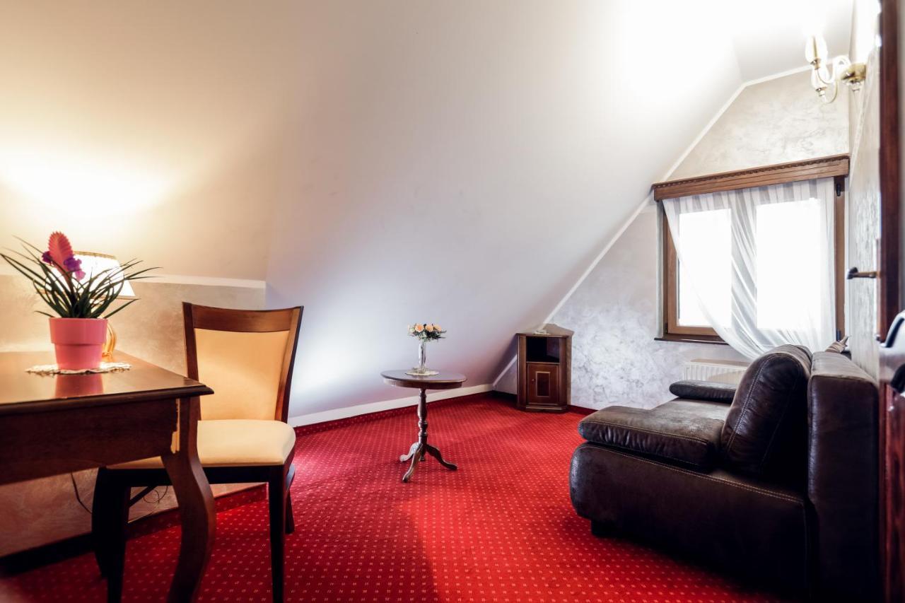 Hotel Dunav Ilok Buitenkant foto