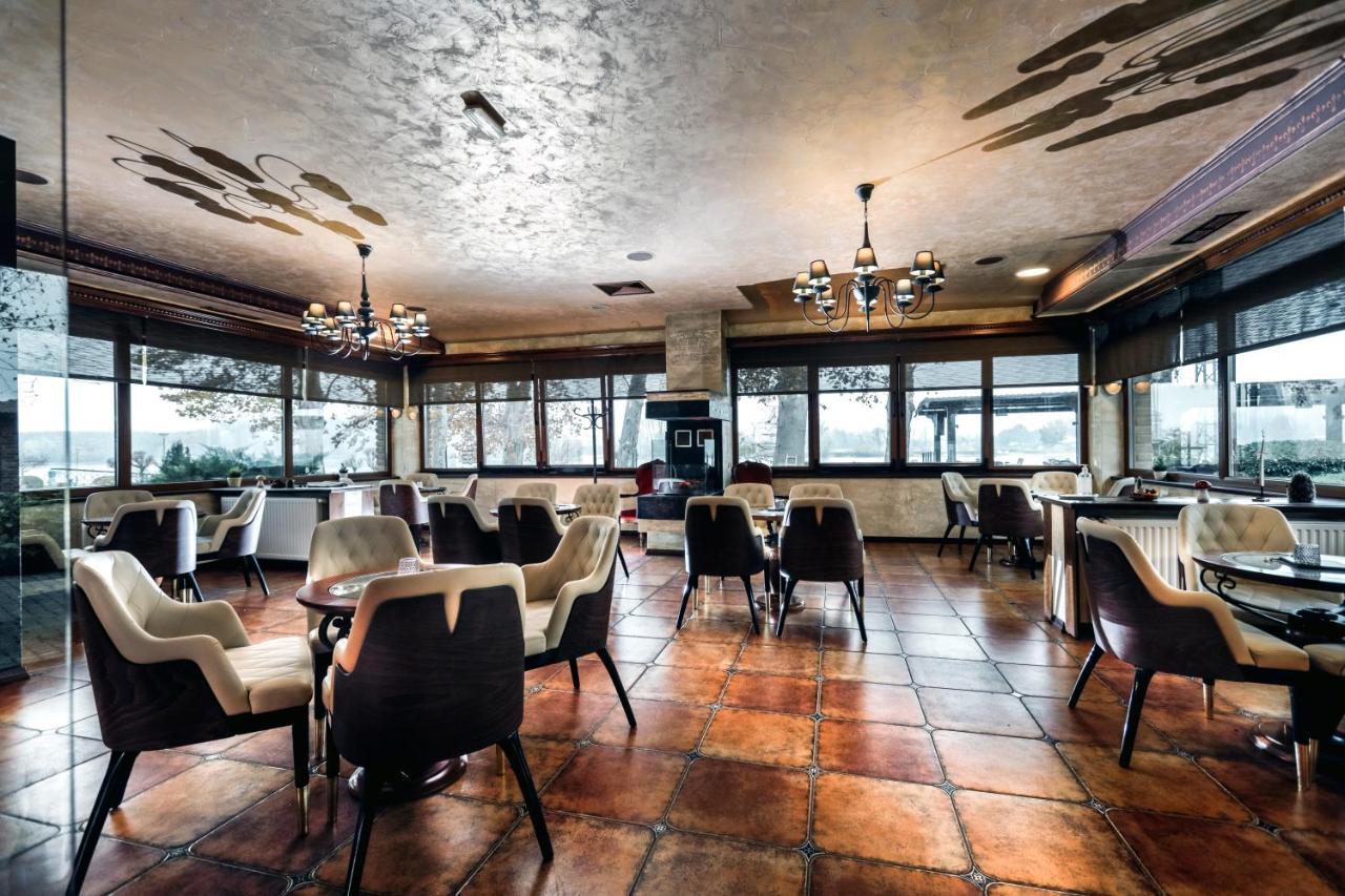 Hotel Dunav Ilok Buitenkant foto