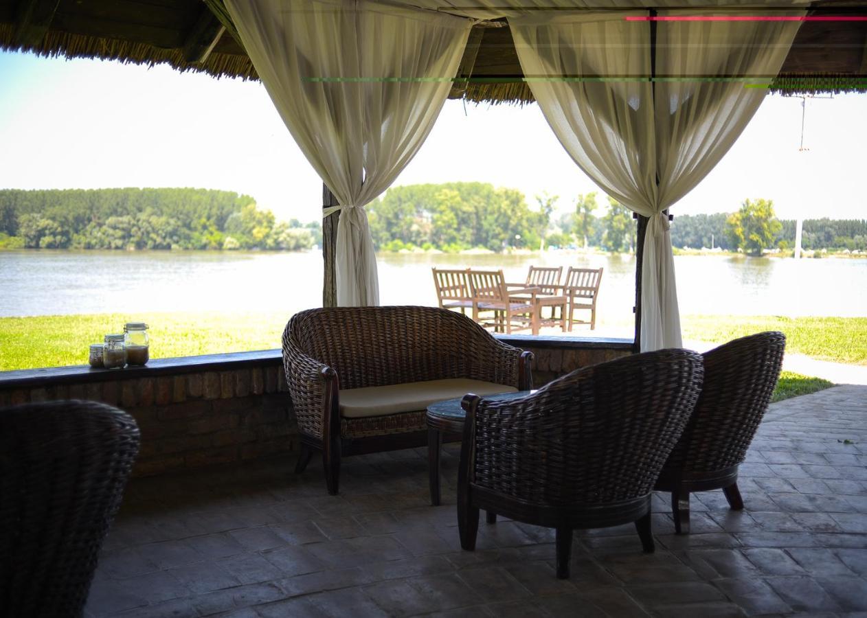 Hotel Dunav Ilok Buitenkant foto