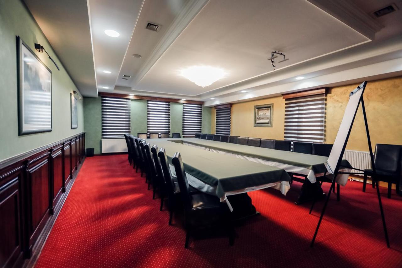 Hotel Dunav Ilok Buitenkant foto
