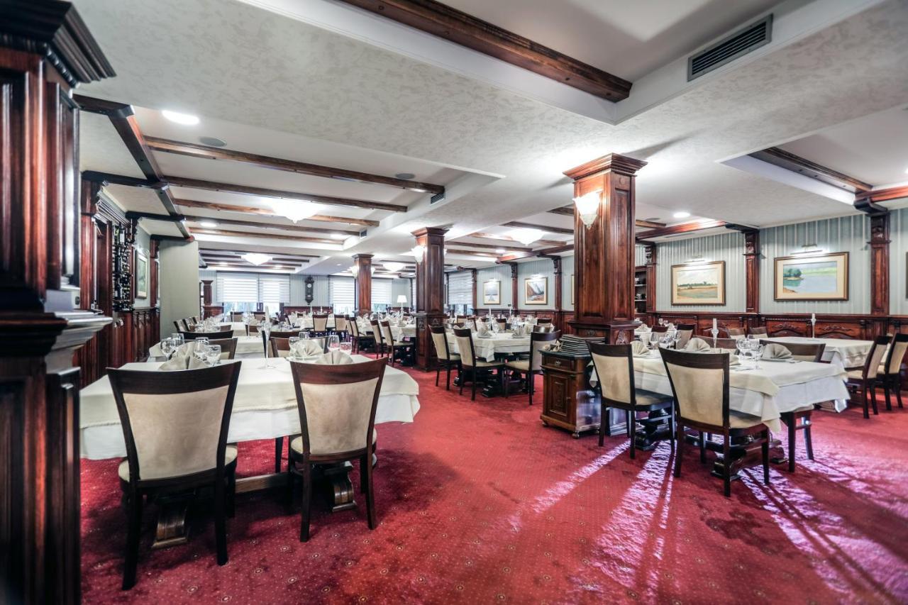 Hotel Dunav Ilok Buitenkant foto