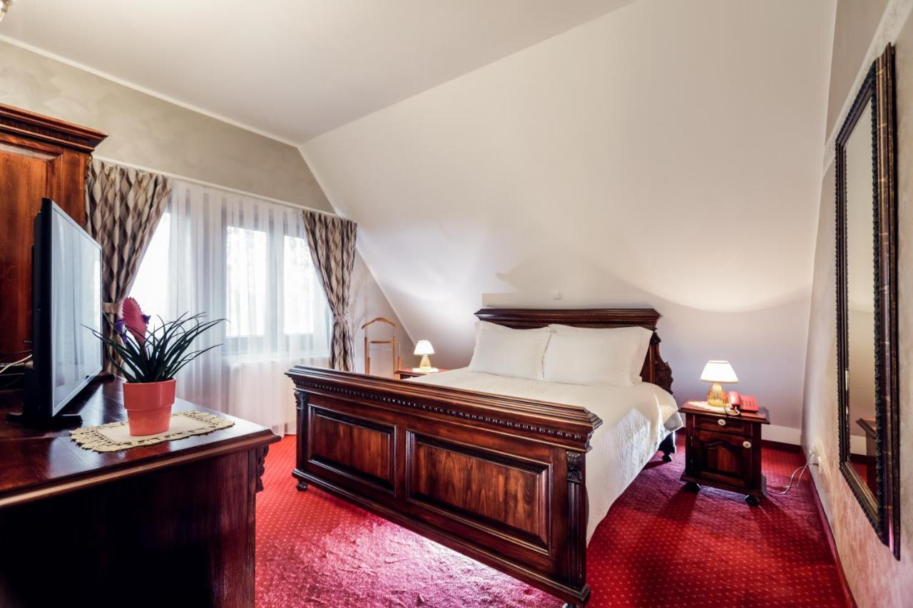 Hotel Dunav Ilok Buitenkant foto
