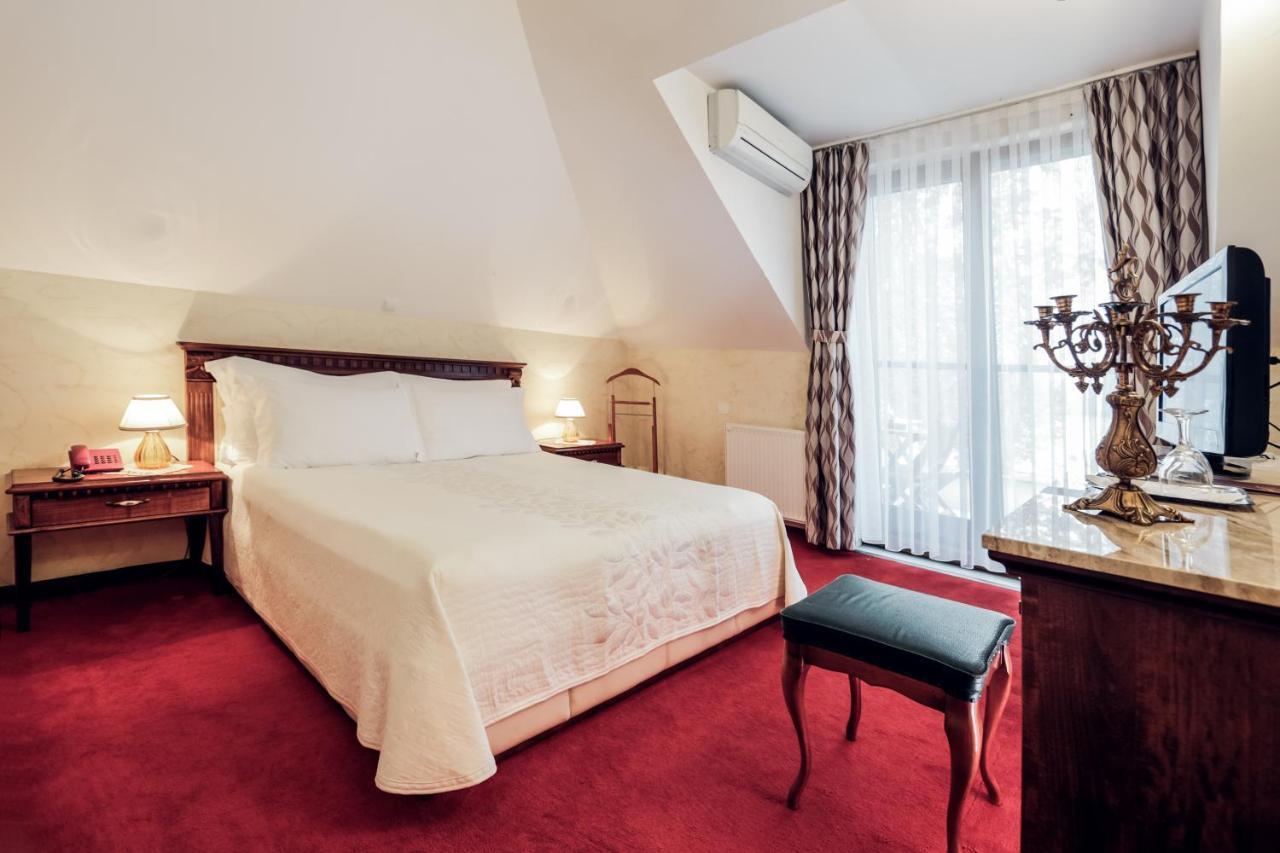 Hotel Dunav Ilok Buitenkant foto