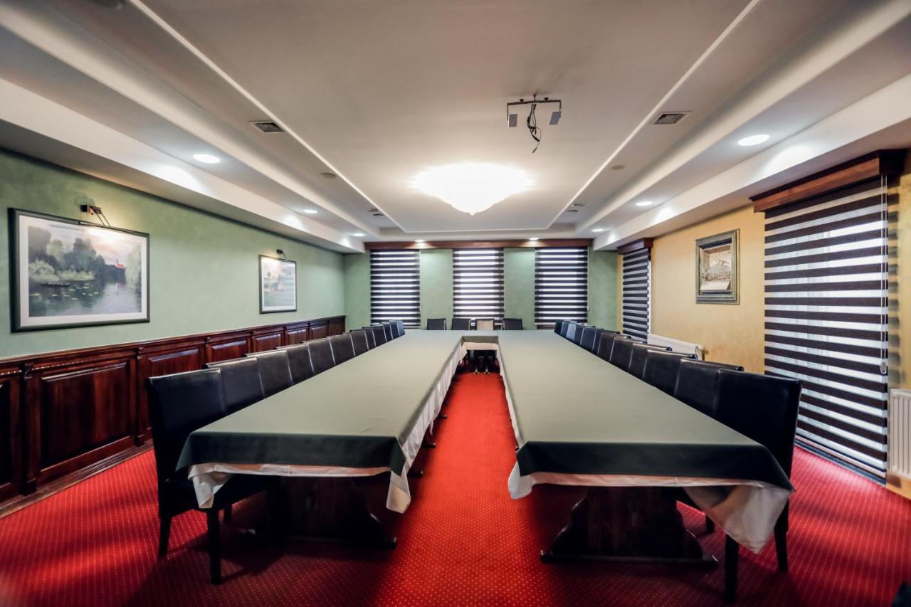Hotel Dunav Ilok Buitenkant foto