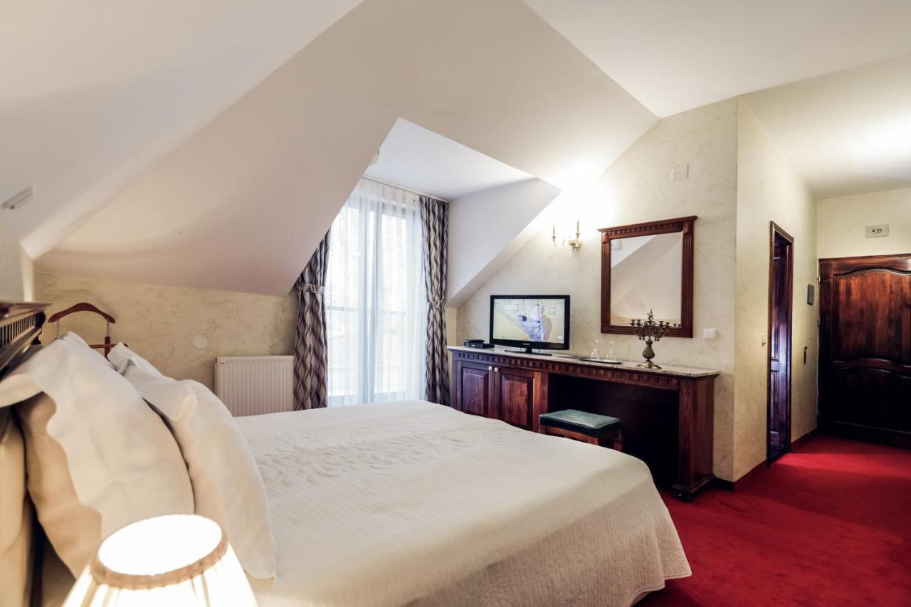 Hotel Dunav Ilok Buitenkant foto