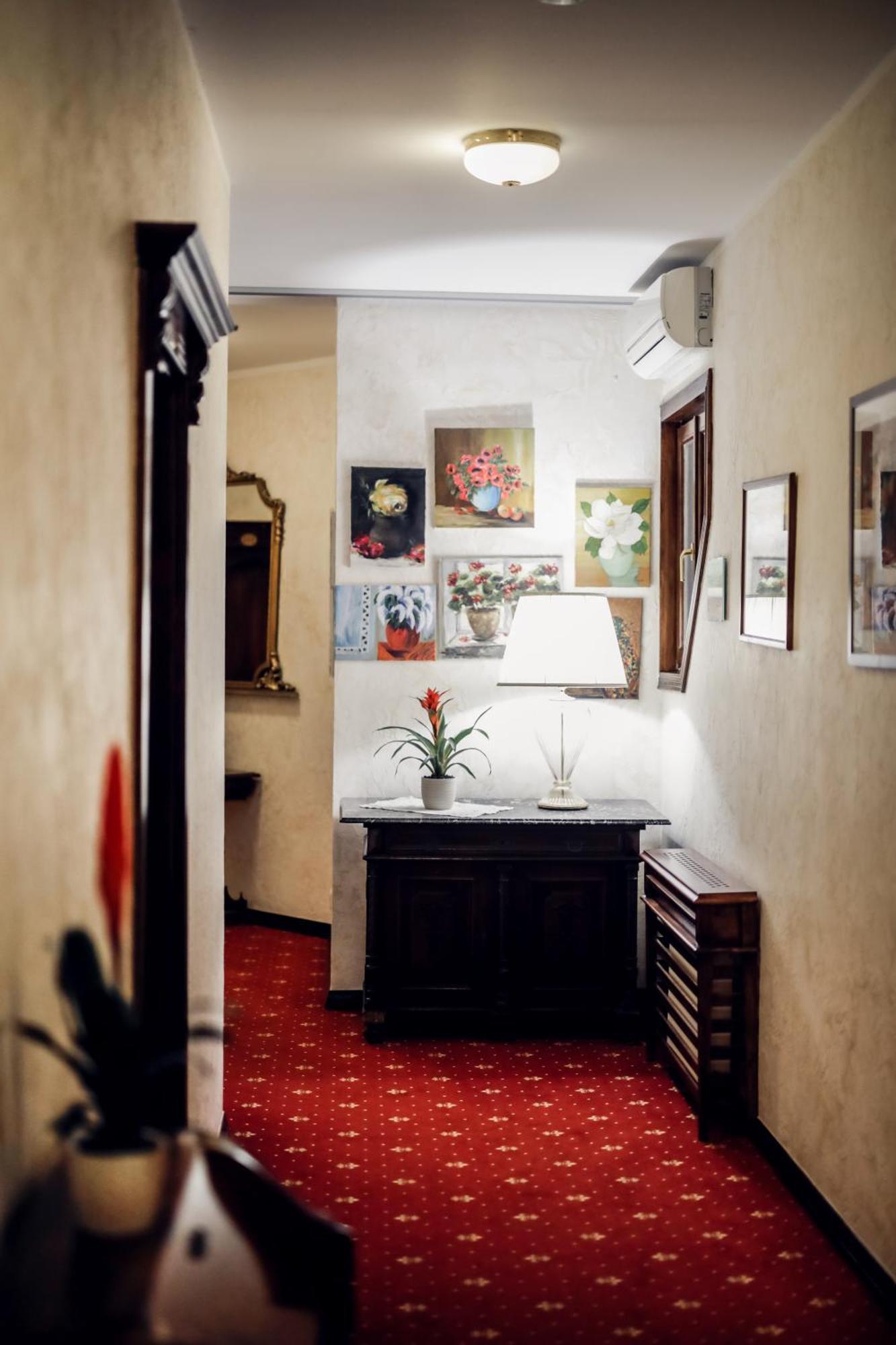 Hotel Dunav Ilok Buitenkant foto
