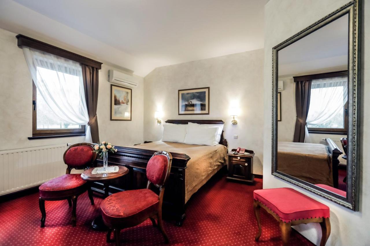 Hotel Dunav Ilok Buitenkant foto