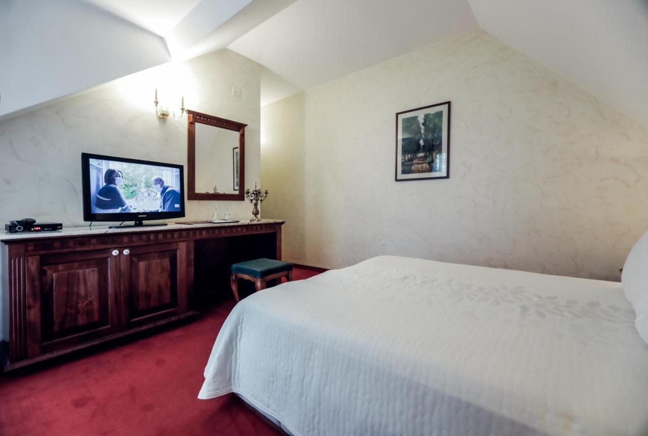 Hotel Dunav Ilok Buitenkant foto