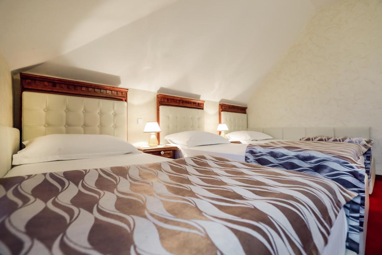 Hotel Dunav Ilok Buitenkant foto
