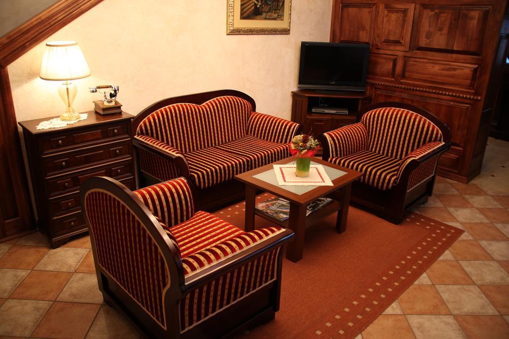 Hotel Dunav Ilok Buitenkant foto