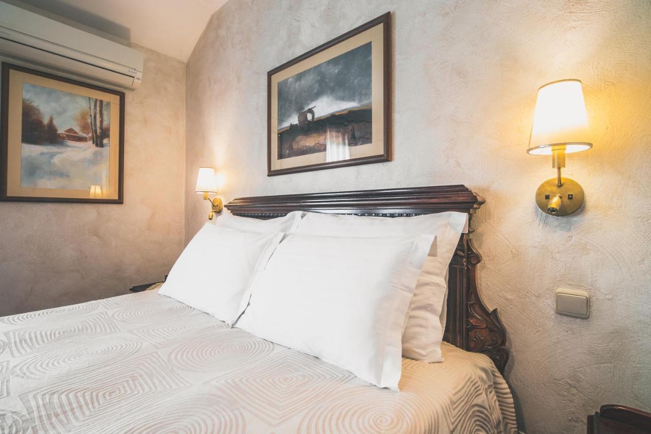 Hotel Dunav Ilok Buitenkant foto